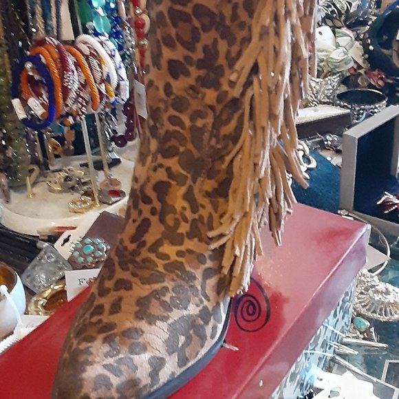 naughty MONKEY LEOPARD LEATHER WESTERN STYLE BOOTS WITH BRONZE CONCH DETAILS - Picture 3 of 5